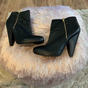 CHINESE LAUNDRY LEATHER ANKLE BOOT
